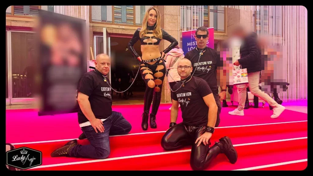 VENUS Berlin Dogwalk! 3 Sklaven an der Leine!