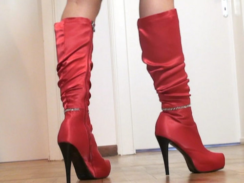 Knallrote Plateau-Stiefel