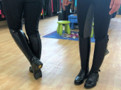 Reitstiefel-Shopping mit Freundin